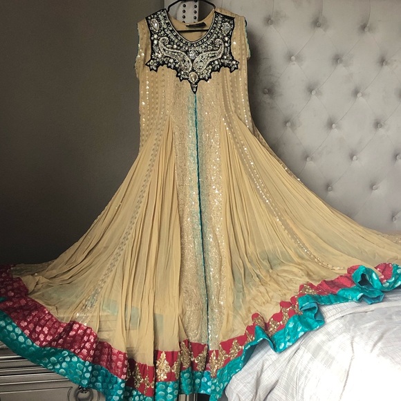 Wedding pishwas floor length Pakistani dress - Picture 1 of 6